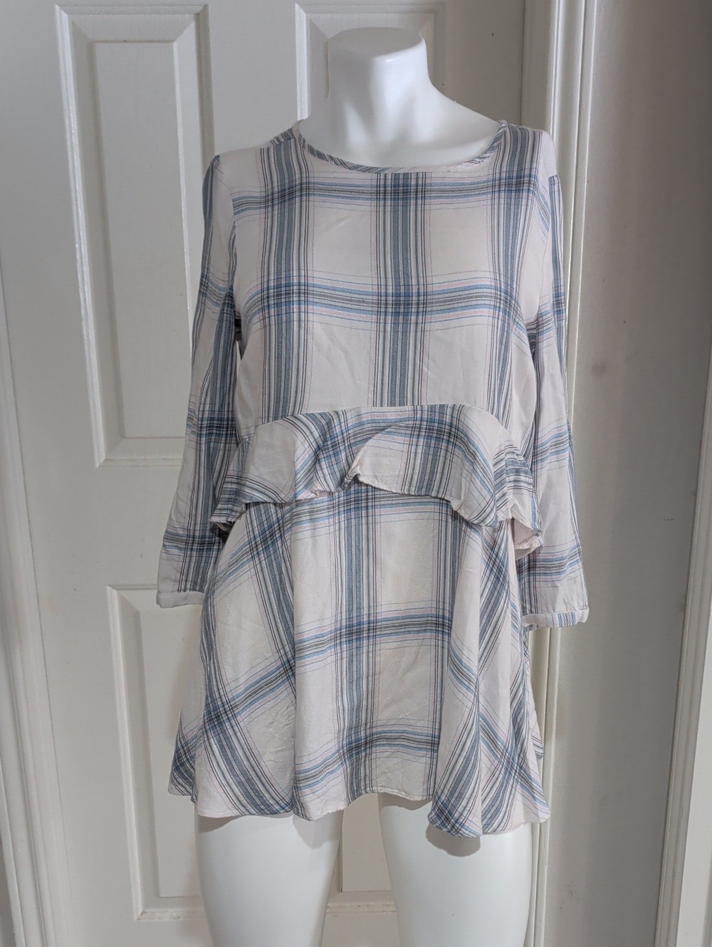 led Luxury Essentials Denim Cream and Blue Plaid Ruffle Waist Tunic Women's M